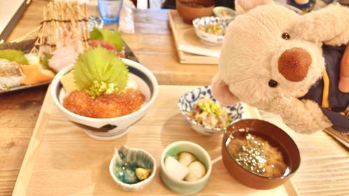 きのうは　オーナーさんの　おたんじょうび！　たいせつなひに　いっしょに　いてくれて　ありがとうって　オーナーさんは　とっても　うれしそうに　いってくれたよ。