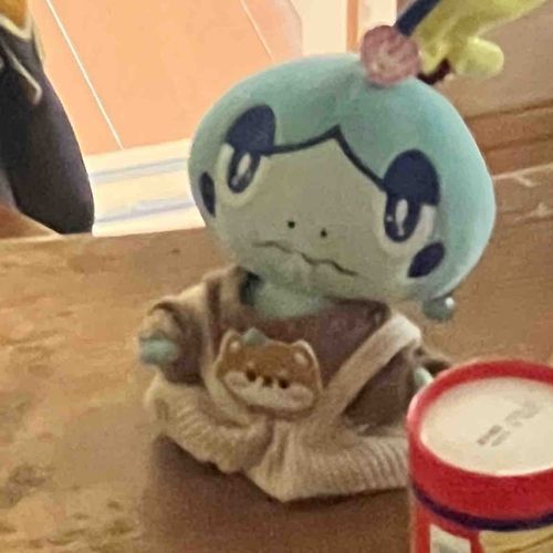 みんな、げんきめしょか？
めしょ、あおいちゃんがにゅういんしてたからいっしょにびょういんでねんねしてためしょよ〜( ˇωˇ )
このまえかえってきためしょけど、にかいからおりてくるあおいちゃんとめがあっためしょ👀
しゃしんとられたからここにはっとくめしょ！