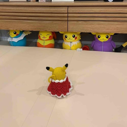 坊ちゃまがテレビ台の下に入らないよう対策ピカ！
尊い犠牲ピカ