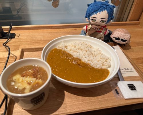 やぁ！ぼくレーウィン！ウェスかぷくんとご飯に来たよ〜！
今日はスープストックトーキョー！

くん……!?
オニオンスープが美味いな。
辛くないカレーもマイルドながらスパイス感があり美味だ。