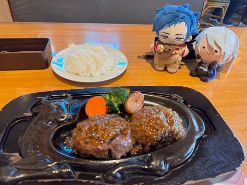 やあ！僕レーウィン。
こっちはんまちょぎくん！
んまちょぎくん、これがげんこつハンバーグだよ！！

んま〜（ボリュームたっぷりでおいしそう）