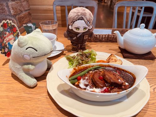 やあ、こんにちは！しゅんさくだよ。
最近暑すぎるから、涼しい時期に食べたご飯とか写真見てるんだ〜！
この日はみがわりくんも一緒に行ったんだよね〜
