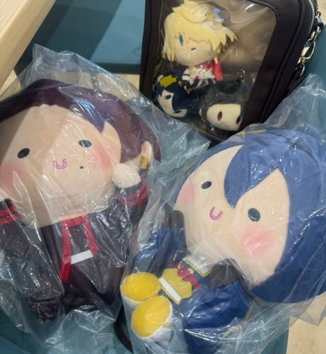 これはこれは…でっかい三日月と加州だなぁ

しかし我らが小さい可能性も捨てきれないな。

んま！！

なんか喋ってるけど何言ってるのかわからないんだけど

んまー！！！