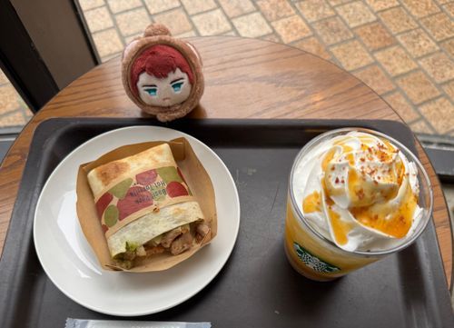 小豆もちみつだ。
蜜芋フラペチーノとバジルのトルティーヤだぞ とても美味しかったよ。