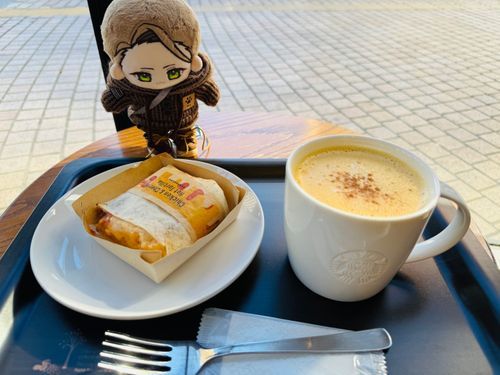 お久しぶりだね、しゅんさくだよ。
トルティーヤとパンプキンスープチーノだよ！
美味しそう！まだアツアツだから少し冷ましてから食べるよ。