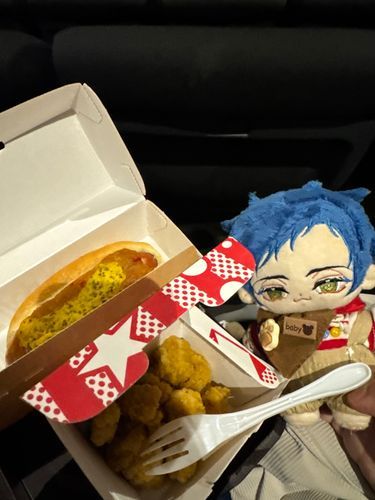 僕レーウィン！
ちなみにチキンも買ったよ！！
すぱいしーでおいしいんだ！！