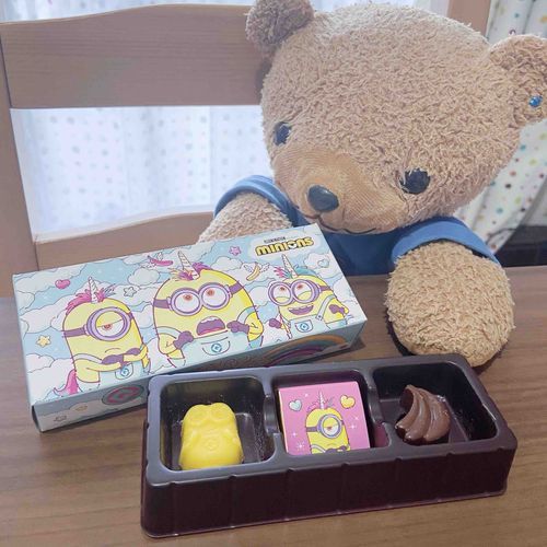ʕ•ᴥ•ʔ「かなちゃんから、おくれてごめんねのバレンタインチョコもらったよ♡
ミニオンかわいい〜！！」