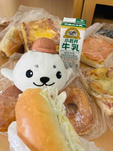 これは「しにせのぱんや」ってとこの　ぱん　ぜんぶ　おいしかった！