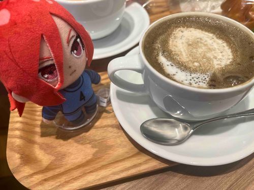 ちぎり ほうじ茶ラテだけど色濃いよなー 味はめちゃうまだっだぞ