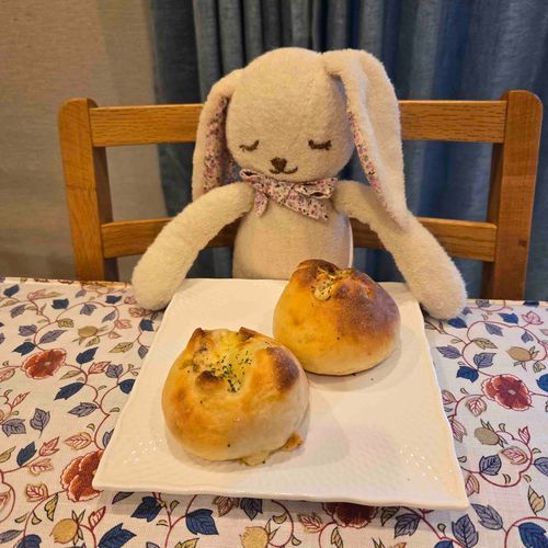 ご主人様がいつものパンつくってくれたの　あむあむ