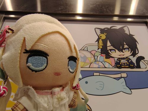 じじぃ可愛くない！？三日月さんなんで自らじじぃって言うんだろ？
#ぬい旅　#大沢瑠璃乃