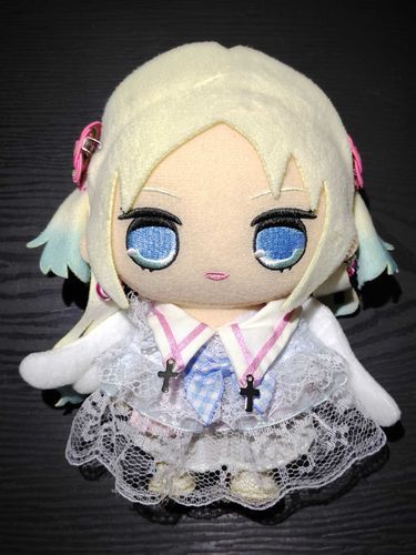 あと羽根つきのレースケープも買ってもらったんだ！ルリに合うサイズはないから加工は必要だよね。って、むっちゃんは言ってた。