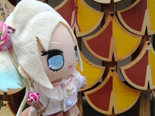 銀杏岡八幡宮の絵馬は銀杏の葉っぱを模してるんだね。
#ぬい旅　#大沢瑠璃乃