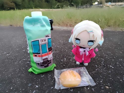 ちょっとおやつ食べながら休憩したよ。ルリね、窯焼きチーズ饅頭が大好きなんだ！