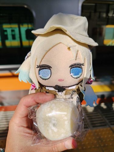 小腹がすいたから、電車できび餅大福を食べたんだ！
#ぬい旅　#大沢瑠璃乃