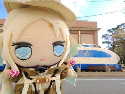 ルリは0系は知らないけど、むっちゃんは緑の200系になら乗ったことあるって言ってたよ。
#ぬい旅　#大沢瑠璃乃