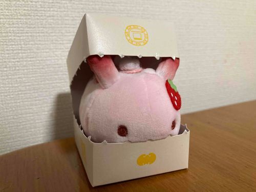 おれです。雇用主から かすてらもらった。食べたいって思ってたところだったから超はっぴー。秒で食べちゃったので空き箱とパシャリ。