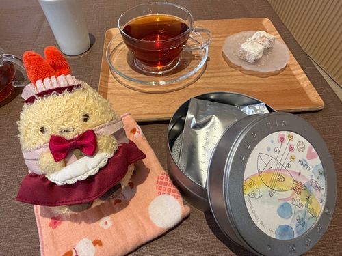 ごきげんよう。お嬢さんです。
この間オリジナルブレンドティー作り体験に行ってきたの。でも、家に茶漉しがなかったのでまだ実飲できてないんだ。ティーポットはあるのに……なぜ……
