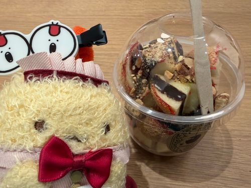 ごきげんよう。お嬢さんです。
ポムダムールトーキョーのキャラメルバターとチョコまみれを食べてきたの。アーモンドが効いてて美味しかったなぁ。