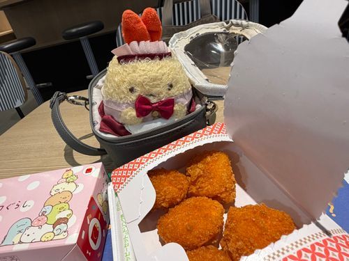 ごきげんよう。お嬢さんです。
この間ぷりぷりえびぷりおを食べに行ってきたの。あとハッピーセットを頼んで誰が来るかなってわくわくしてたらシークレットでびっくりしちゃった。