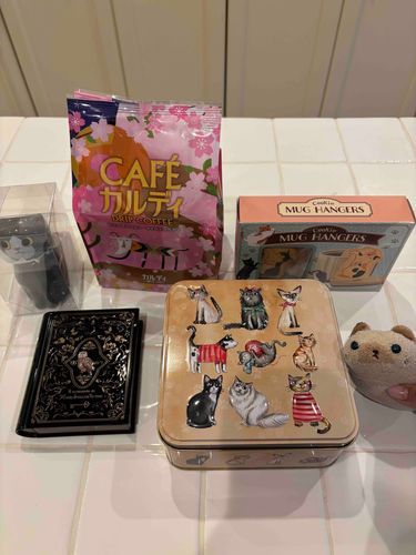ホワイトデーにいただきました(=^x^=)
たくさんあるのでニヤアは少しずつ食べましゅ(=^x^=)