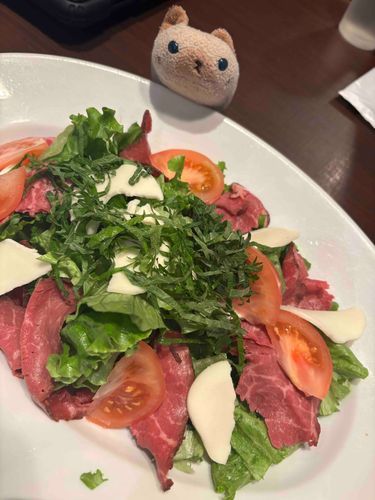 ランチに来ましたよ(=^x^=)
ニヤアはローストビーフをもらって食べました