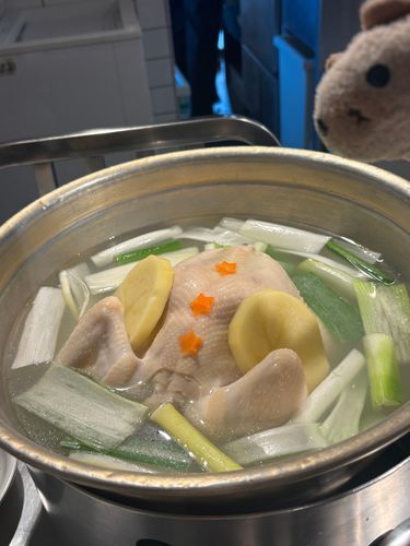 タッカンマリ食べましたよ(=^x^=)
スープもとてもおいしかったでしゅ！
