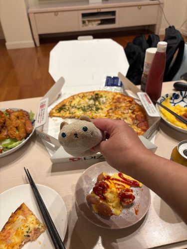 怖い番組がやってたんでパーティーをしましたよ(=^x^=)
みんなで観れば怖くない〜
でもニヤアは夜中のおトイレはお母さんについてきてもらいました。