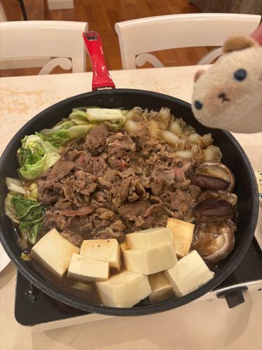 お母さんがすき焼きを作りましたよ(=^x^=)
ニヤアはお肉ばっかり食べたので、お母さんに注意されました⚠️