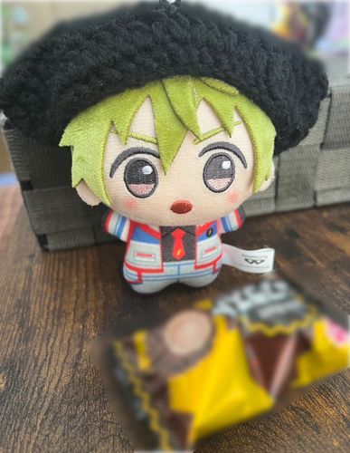 やっと小さめの帽子編めたけど、もうあったかくなってきたからお詫びのチョコ！