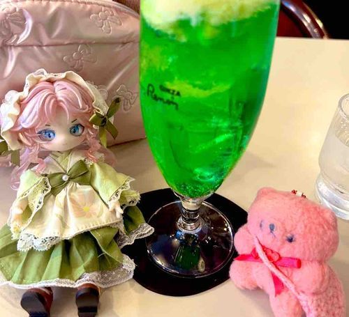 りんたおちゃんと、くりーむそーだのんだ。しゅわしゅわおいしい。