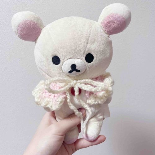 もちぬしがケープを編んでくれたよぉ！しろたん似合ってるでしょ？💞