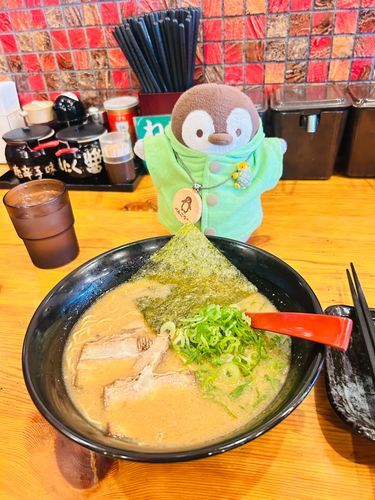 昨日濃いめの豚骨ラーメン食べたよ🐧🍜