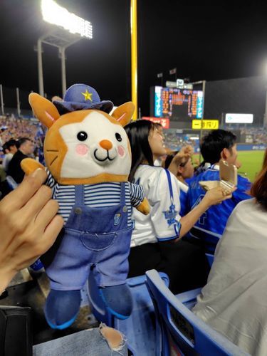 神宮球場で野球観戦！
ビールの注文中
