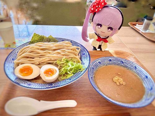 「お気に入りのつけ麺なんだって。卵が付いてると嬉しくなるね」