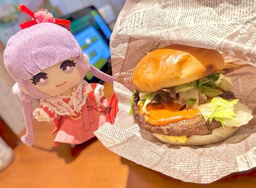 「大きいハンバーガーだよ。食べ応え抜群だよ」