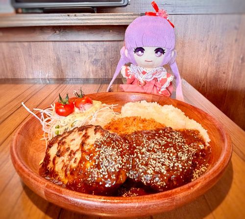 「期間限定メンチカツ…、ハンバーグより大きい…！」