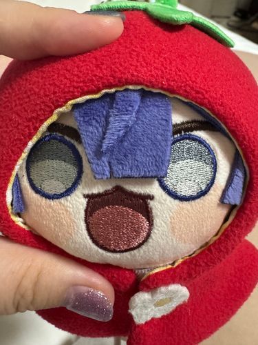 いちごのお洋服かわいいね…！
顔まで可愛くなってる…？！