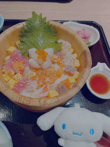 おひつの海鮮ごはん🐟
出汁でお茶漬けも食べれるの🥢