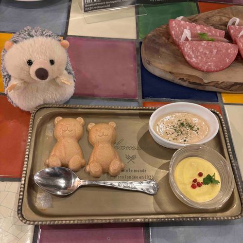 おともだち…？🦔🧸