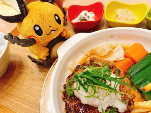 ようこそ！ンネちゃん！
ずっと一緒に暮らしたかったデデンネちゃん！
リーリエのバッグとモンスターボールバッグと一緒にお迎えしました！
帰りに寄ったご飯屋さんおいしかったな☺️✨⚡️

あとお迎えしたいのはヒマナッツちゃんだけになった…！！いつも居ないヒマナッツちゃん…！
