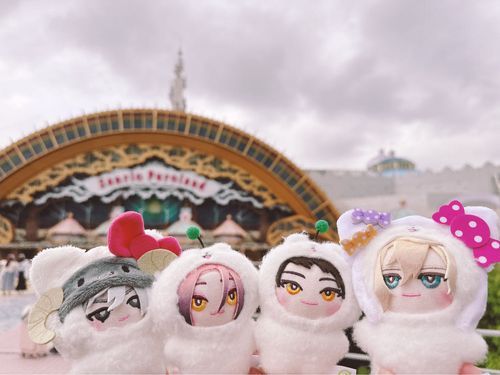 6月にサンリオピューロランドに行った時の写真だよ、チィツァはサンリオのポムポムプリンとモカが好きなんだって、僕の方が可愛いのにね