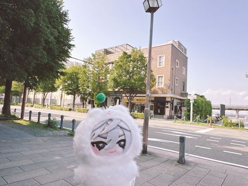横浜散策してた時の写真だね、HAMAツアーズの社屋にそっくりじゃない？