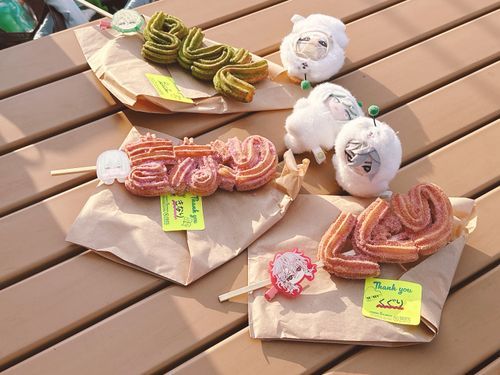 推しチュロス？って言うんだって、プルシュも一緒に食べたよ