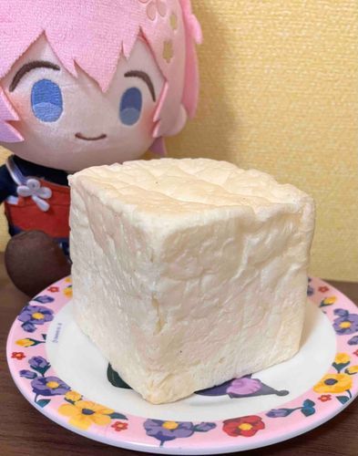 秋田藤四郎です！
これは小さくて真っ白な四角いパンですよ
かわいいですね！