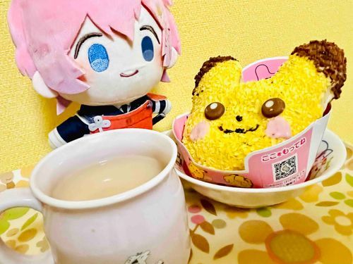 秋田藤四郎です！
“みすど”のピカチュウどーなつですよ！
お茶の福袋が先日届いたので一緒に頂きました
良い香りで幸せですね