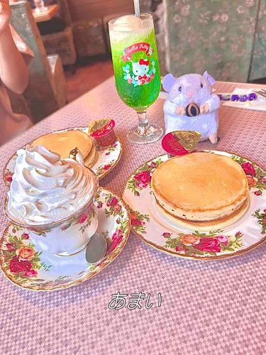 今日はぶらうんのともだちとおいしいカフェにきたょ‪🐹🤎
ホットケーキがふわふわでおいしい｡｡