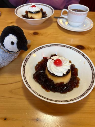 あるじ、仕事で大きめのミスしたらしくてメソメソしてる、、。
この時みたいに甘いもの食べて、ゆっくり休もう。
エンちゃんはずっとそばにいるぞ。見守ってるかんな！т‪  ̫ т