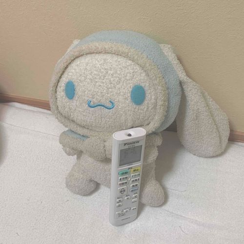 かいぬしさん、こんしゅう「めんせつ」っていうのがあって、
じゅんびをがんばってるんだって〜
きんちょうしてるみたいだから、
ぼくはここからみまもってるよ。
あ、だんぼうつけてあったかくしてあげよう〜