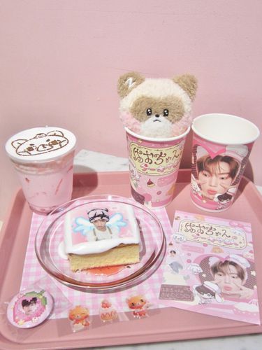 はにに、はおちゃんのせんいるかふぇいったよ〜
ごににはびじゅわるいからって いっしょにうつってくれなかったよ〜
はにには、きょうも、もれてる